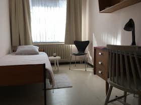 私人房间 正在以 €280 的月租出租，其位于 Leuven, Parkstraat