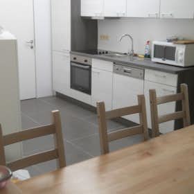 Private room for rent for €365 per month in Kortrijk, Doorniksesteenweg