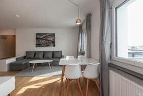 Appartement à louer pour 2 100 €/mois à Berlin, Köpenicker Straße