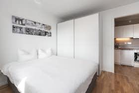 Apartamento en alquiler por 1350 € al mes en Berlin, Köpenicker Straße
