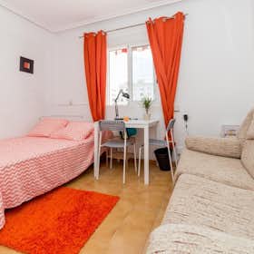 Private room for rent for €325 per month in Valencia, Carrer Ciutat de Mula