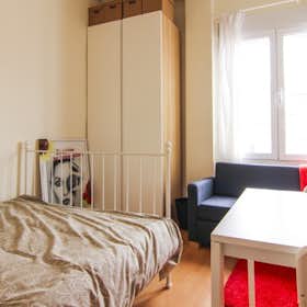 Private room for rent for €350 per month in Valencia, Carrer de Dénia