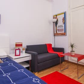 Private room for rent for €300 per month in Valencia, Carrer de Dénia
