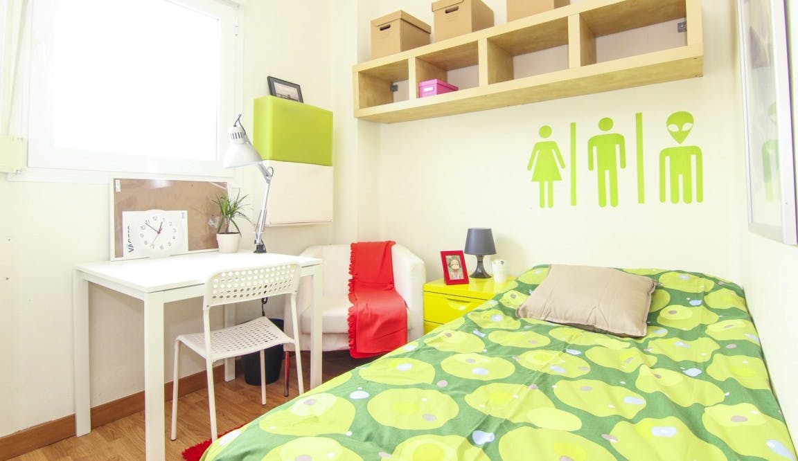 Private room for rent for €350 per month in Valencia, Carrer de Dénia