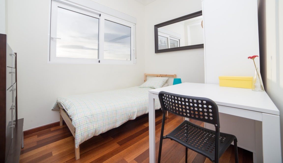 Private room for rent for €350 per month in Valencia, Carrer de Dénia