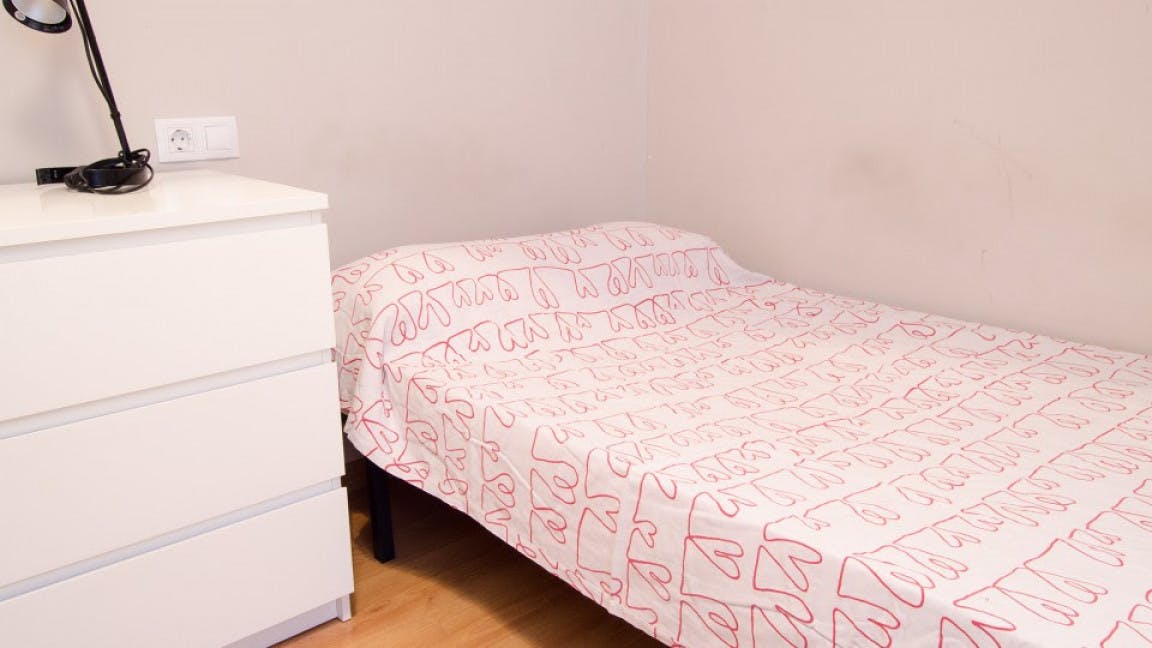 Private room for rent for €300 per month in Valencia, Carrer de les Garrigues