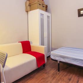 Private room for rent for €325 per month in Valencia, Carrer de les Garrigues