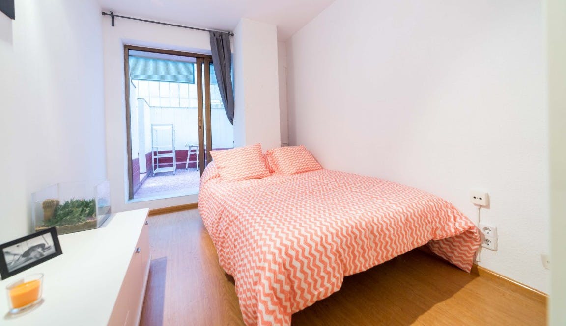 Private room for rent for €475 per month in Valencia, Calle Don Juan de Austria