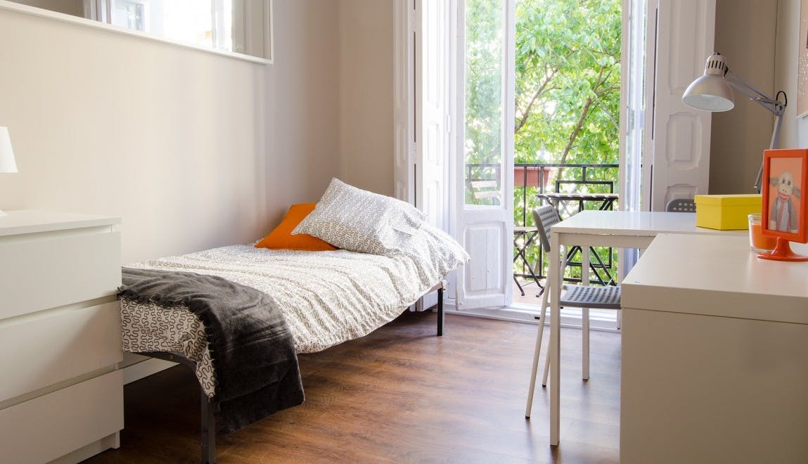 Private room for rent for €375 per month in Valencia, Carrer de Joaquín Costa