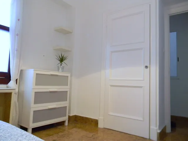 Private room in Carrer de Sant Vicent Màrtir, Valencia (553547) room image 2