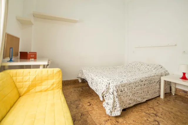 Private room in Carrer de Sant Vicent Màrtir, Valencia (553550) room image 1