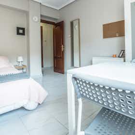 Private room for rent for €350 per month in Valencia, Carrer de Ramiro de Maeztu
