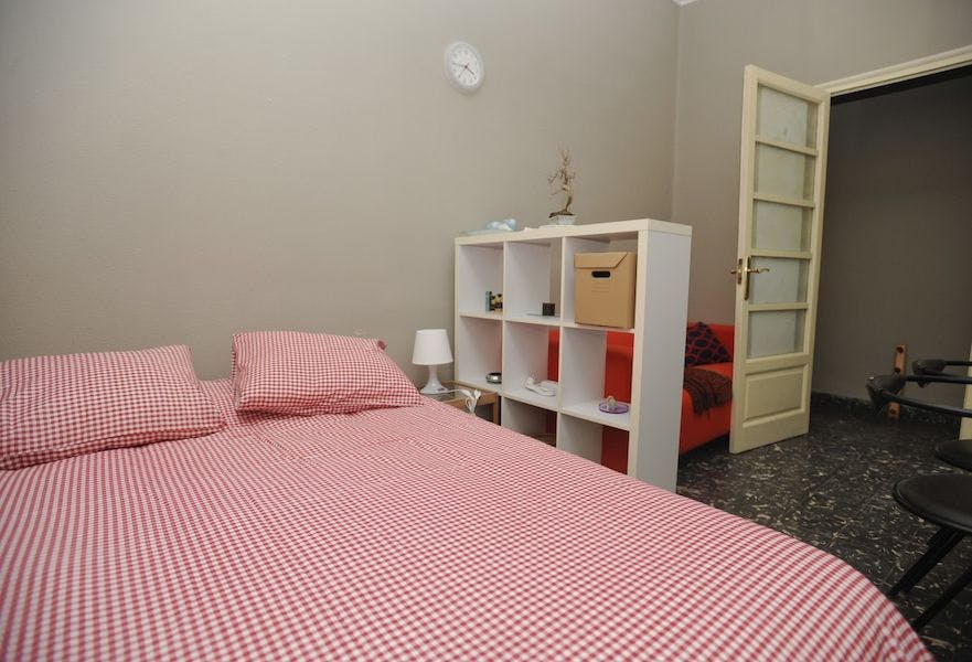 Single room Valencia, 15m² — photo 1