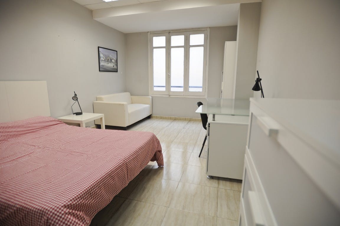 Private room for rent for €375 per month in Valencia, Carrer de Sant Vicent Màrtir