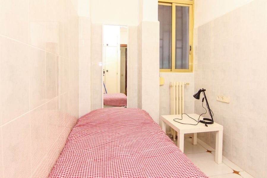 Private room for rent for €300 per month in Valencia, Carrer d'en Llop