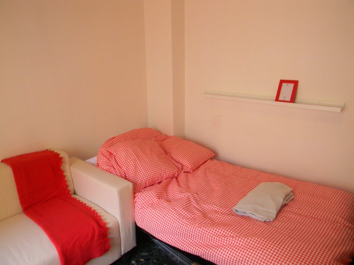 Private room for rent for €375 per month in Valencia, Carrer de Guillem de Castro