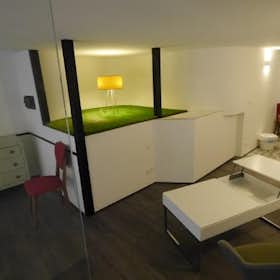 Studio for rent for €780 per month in Ixelles, Chaussée de Wavre