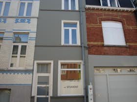 私人房间 正在以 €205 的月租出租，其位于 Kortrijk, Kanonstraat