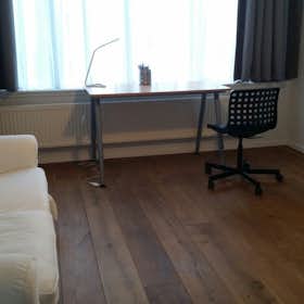 Private room for rent for €850 per month in Rotterdam, Beukelsweg