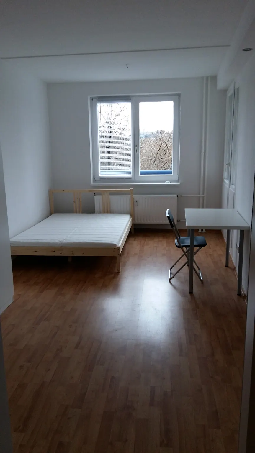 Koloniestraße, Berlin preview