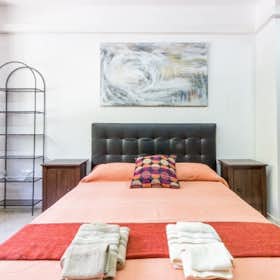 Apartment for rent for €1,300 per month in Barcelona, Carrer d'Aragó