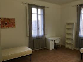 Mehrbettzimmer zu mieten für 360 € pro Monat in Bologna, Via Emilia Levante