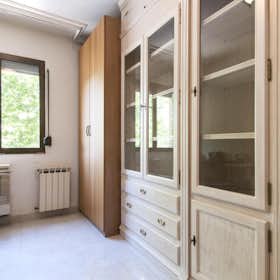 Private room for rent for €340 per month in Madrid, Plaza de Coímbra