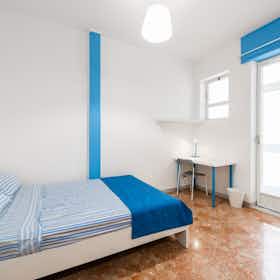 Chambre privée à louer pour 390 €/mois à Bari, Viale Ennio Quinto