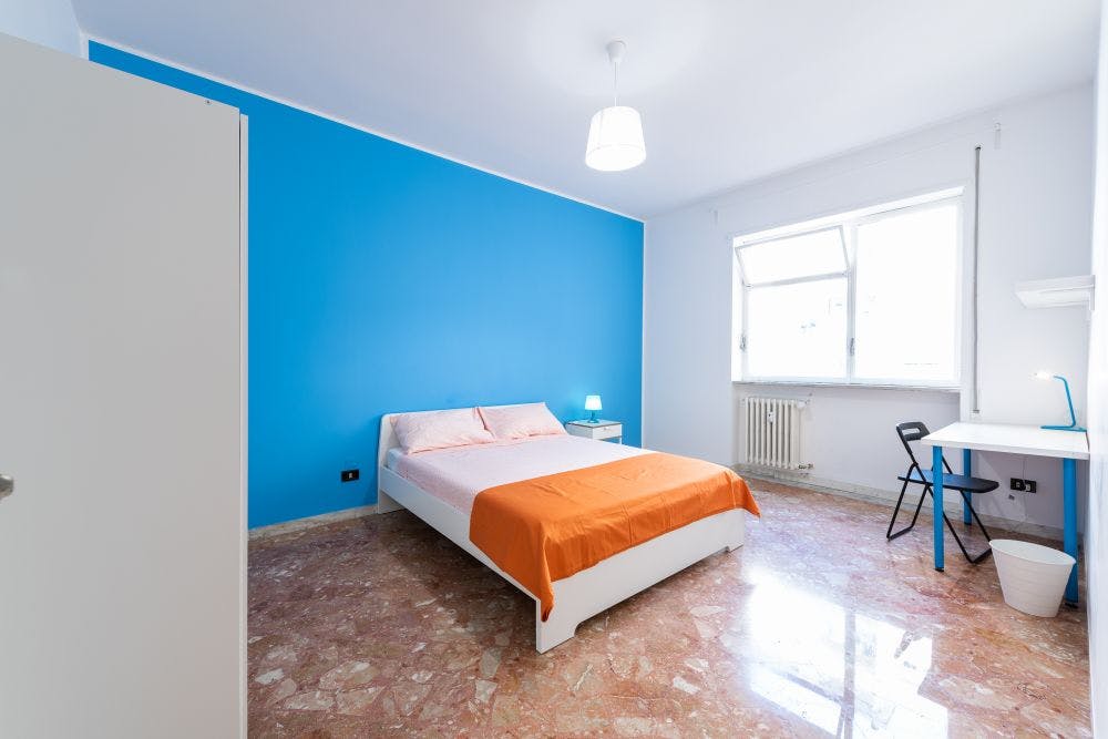 私人房间 正在以 €450 的月租出租，其位于 Bari, Viale Ennio Quinto