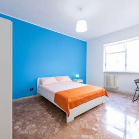 私人房间 正在以 €450 的月租出租，其位于 Bari, Viale Ennio Quinto