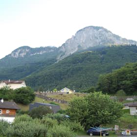 Apartment for rent for CHF 2,500 per month in Chessel, Chemin Neuf