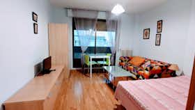 单间公寓 正在以 €650 的月租出租，其位于 Santa Marta de Tormes, Paseo Bajada del Río