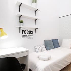 Private room for rent for €590 per month in Barcelona, Carrer Gran de Gràcia
