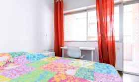 Private room for rent for €385 per month in Granada, Calle Pedro Antonio de Alarcón