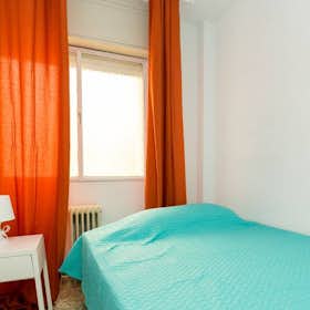 Private room for rent for €355 per month in Granada, Calle Pedro Antonio de Alarcón
