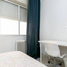 Private room for rent for €310 per month in Granada, Calle Pedro Antonio de Alarcón