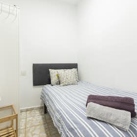 Отдельная комната сдается в аренду за 400 € в месяц в Madrid, Calle Moratín