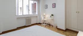 Private room for rent for €600 per month in Madrid, Calle de Rosario Pino