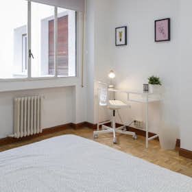 Private room for rent for €600 per month in Madrid, Calle de Rosario Pino