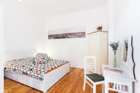 Apartment for rent for €1,400 per month in Berlin, Böckhstraße