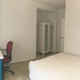 Private room for rent for €295 per month in Córdoba, Calle Pedro López