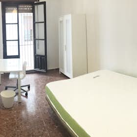 Private room for rent for €345 per month in Córdoba, Pasaje Saravia