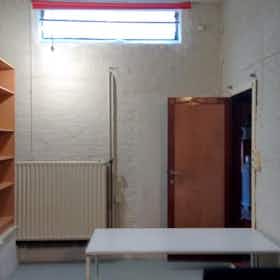 Отдельная комната сдается в аренду за 200 € в месяц в Leuven, Tervuursevest
