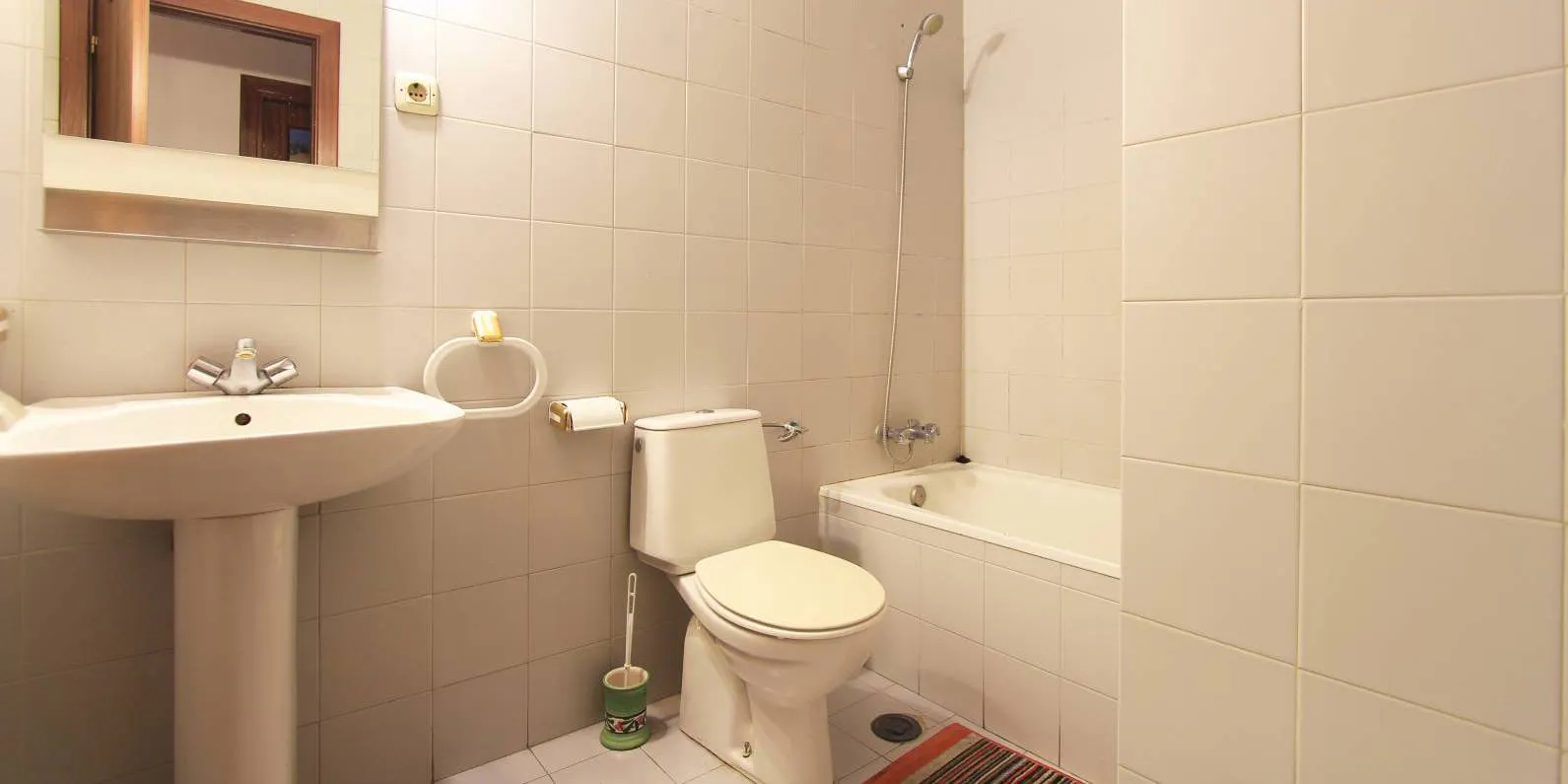 Private room in Avenida de Palomeras, Madrid (640470) COMMON_AREA 3