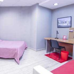 Private room for rent for €325 per month in Valencia, Carrer de Sant Vicent Màrtir