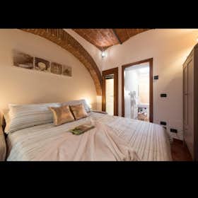 Studio for rent for €750 per month in Florence, Viale Manfredo Fanti