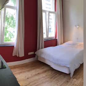 Studio for rent for €800 per month in Brussels, Avenue de la Brabançonne