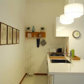 Apartment for rent for €1,700 per month in Florence, Via dei Martiri del Popolo