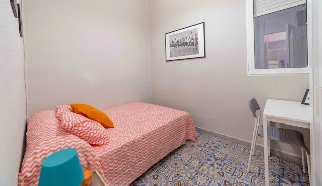 Private room in Carrer de Císcar, Valencia (654086) room image 1