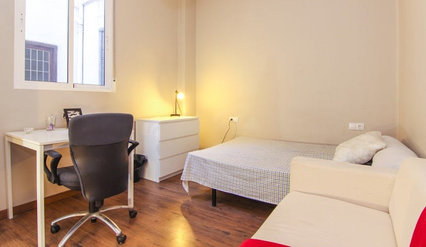 Private room for rent for €350 per month in Valencia, Carrer de les Garrigues